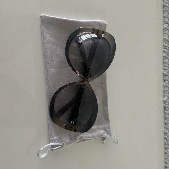 Tom Ford Oversized Sunglasses - Picture 3 of 5